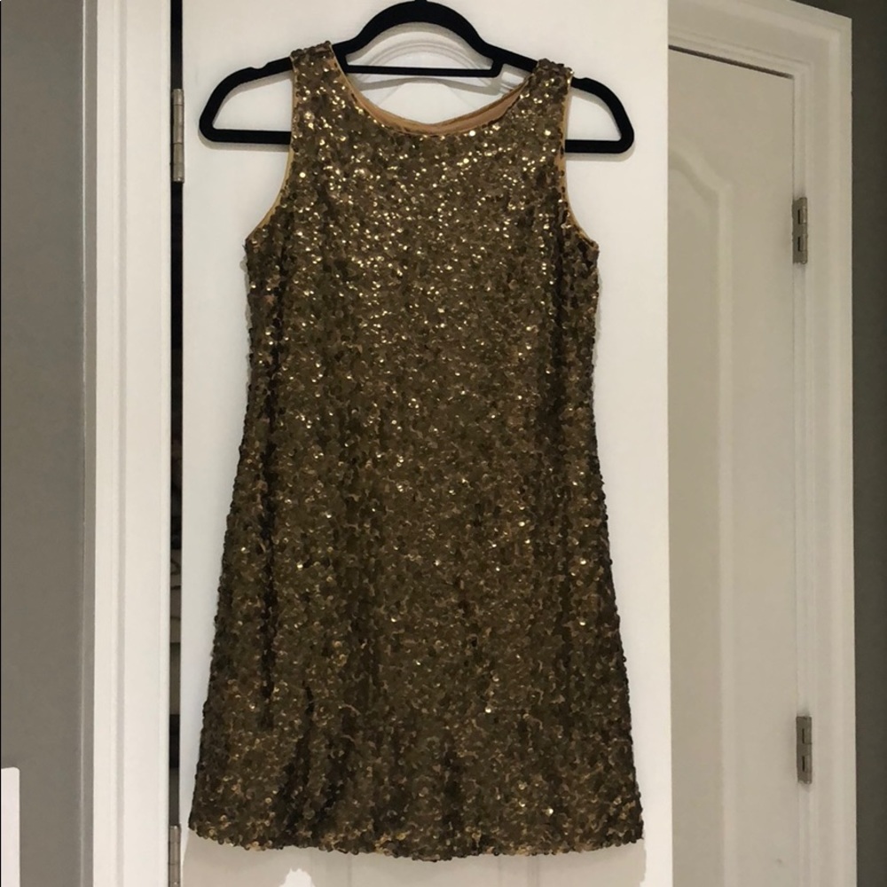 ⭐️⭐️👗NWT GOLD SEQUIN SLEEVELESS DRESS!!